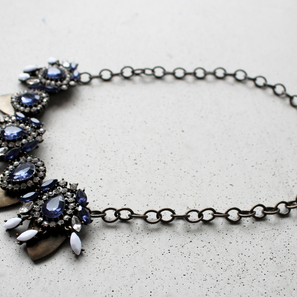 NWOT blue and white crystal cluster necklace - Picture 4 of 5